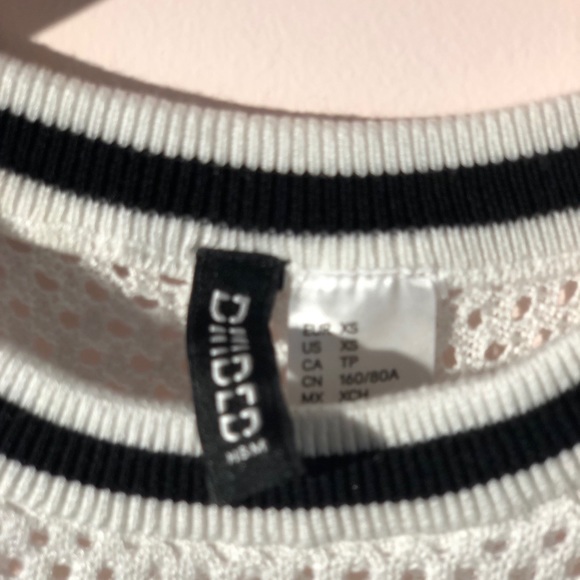 🌻 White cropped netted short sleeve top🌻 - Picture 3 of 4